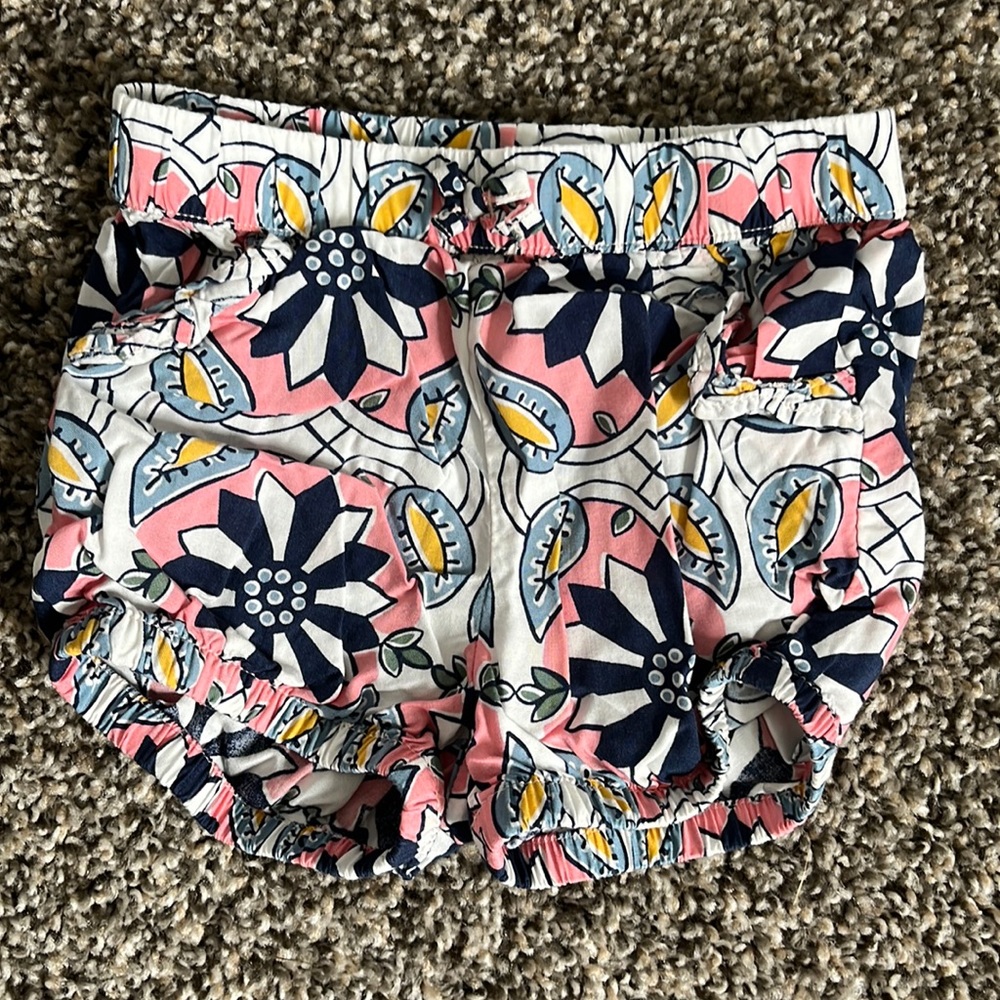 Carter’s 12 month shorts LIKE NEW